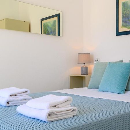 Artemis Apartment First Floor Елунда Екстер'єр фото