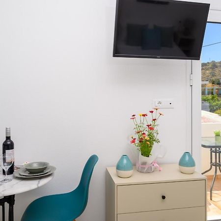 Artemis Apartment First Floor Елунда Екстер'єр фото