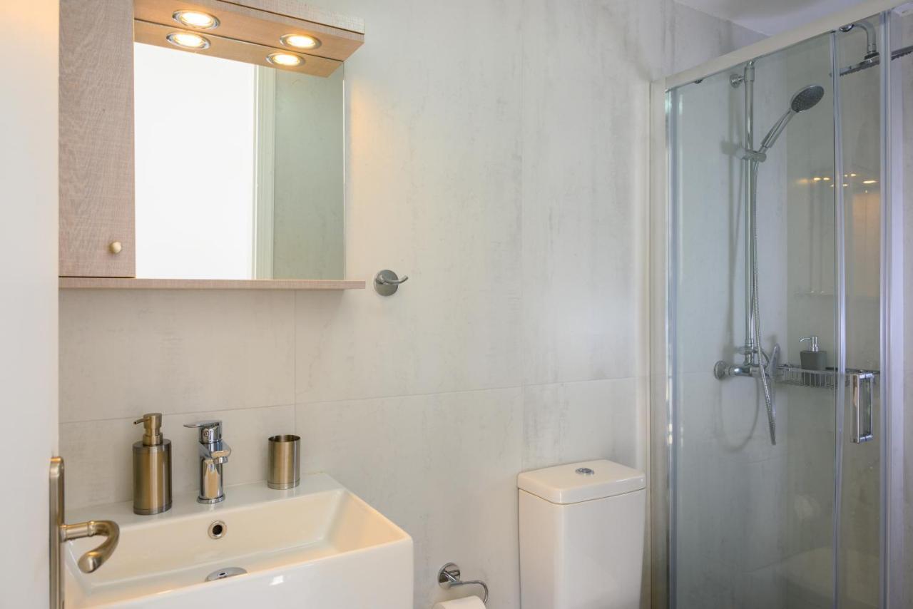 Artemis Apartment First Floor Елунда Екстер'єр фото